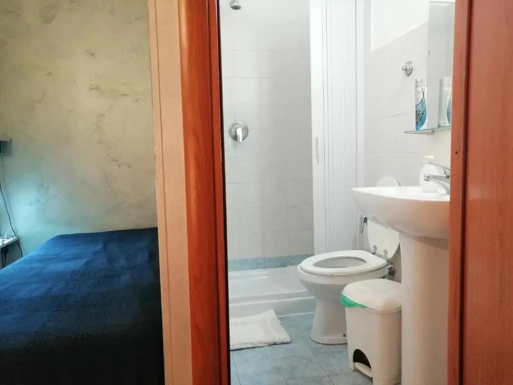 Român Holidays Hostel - photo 8