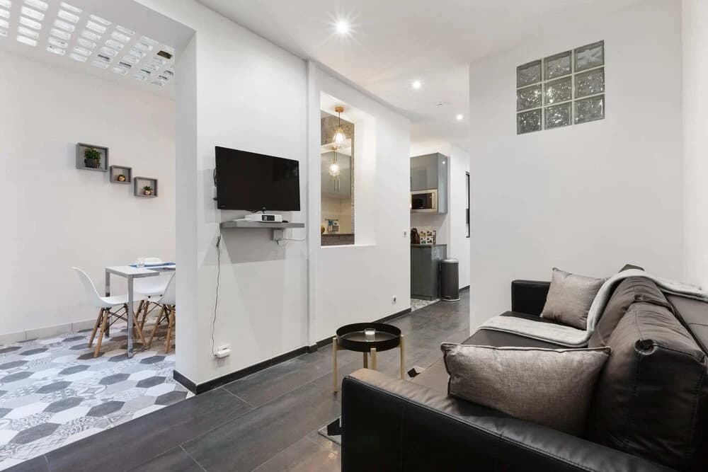 Beautiful Quiet Designer Apartment in Paris - photo 10