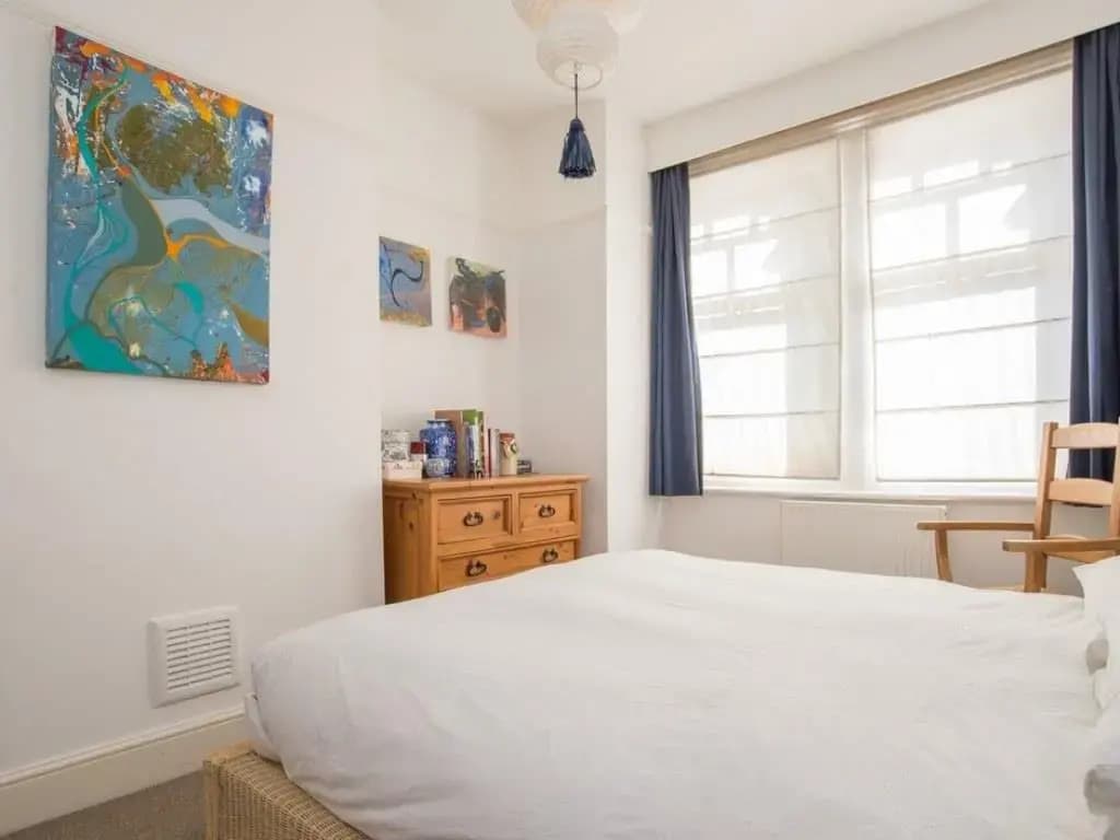 Veeve  3 Bed Family House On Esparto Street Wandsworth - photo 2
