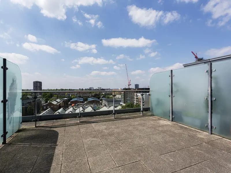 Veeve  2 Bed Flat With Views Imperial Wharf Fulham - photo 1