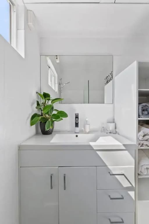 Peaceful 2 Bedroom With Private Backyard and BBQ - photo 12