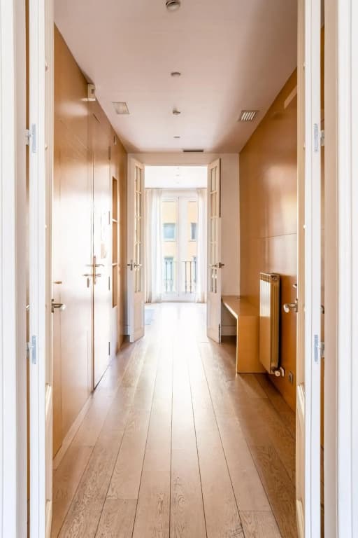 Classy 3bed 3bath apartment in Eixample - photo 12