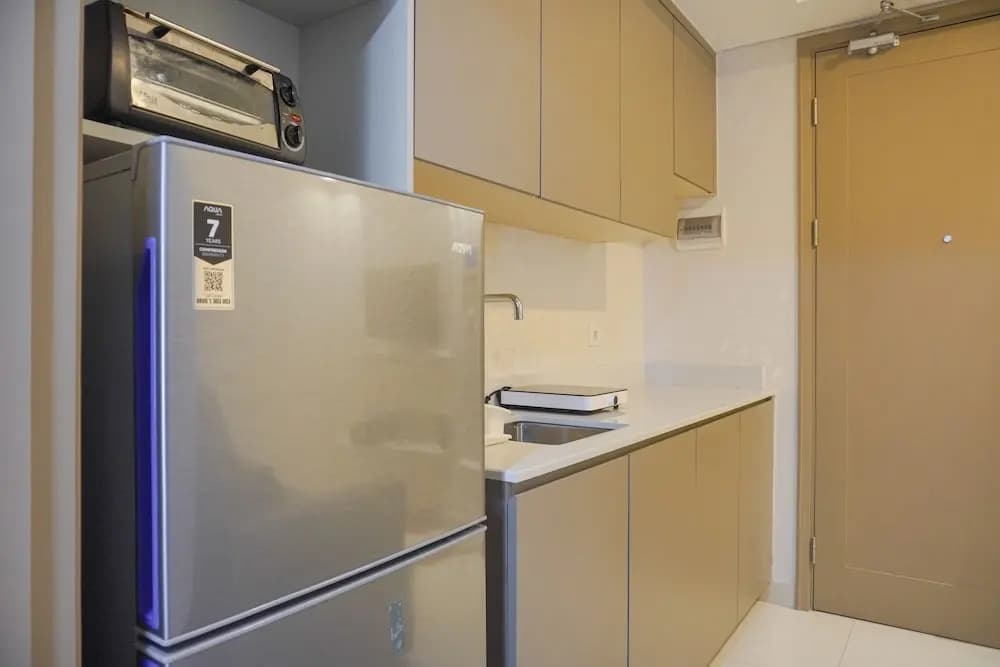 Modern Look And Warm 1Br At Gold Coast Apartment - main photo