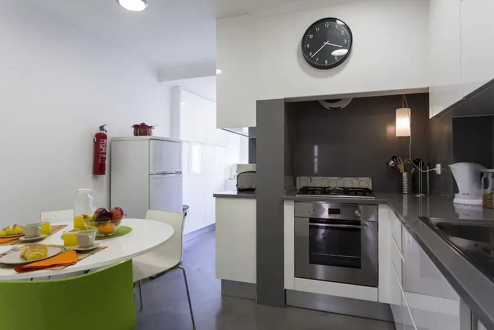 ALTIDO Urban 1-bed flat w/workspace, moments from Av. da Liberdade - photo 11