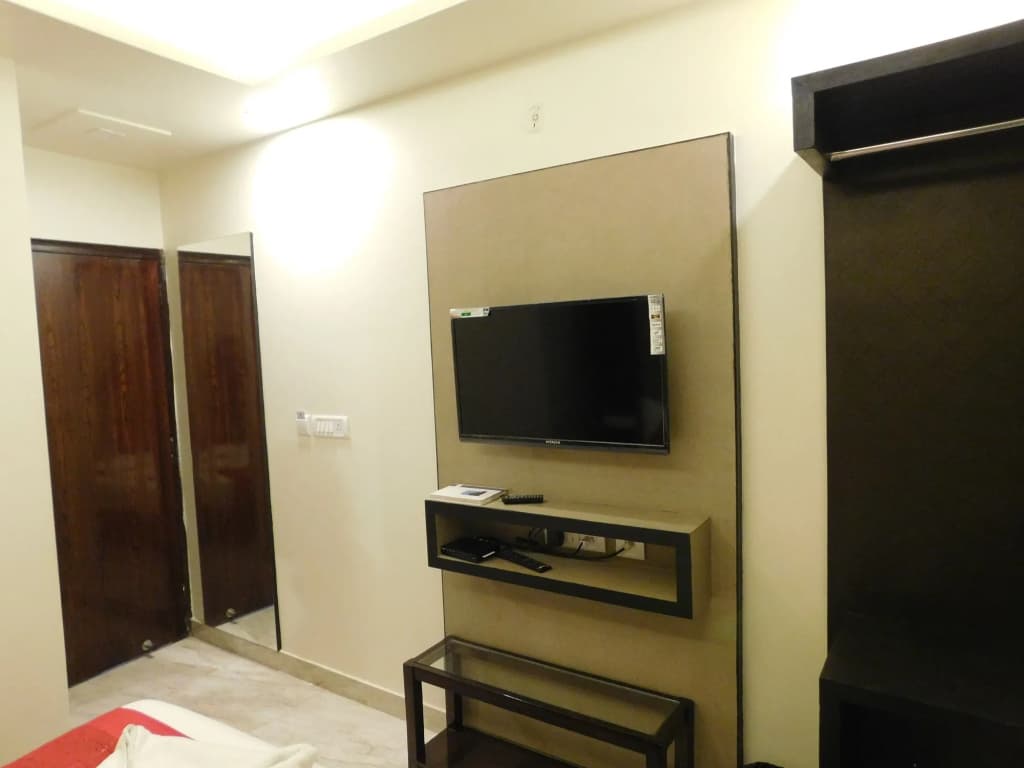 Hotel Gauranga Nearest New Delhi Railway Station - photo 3