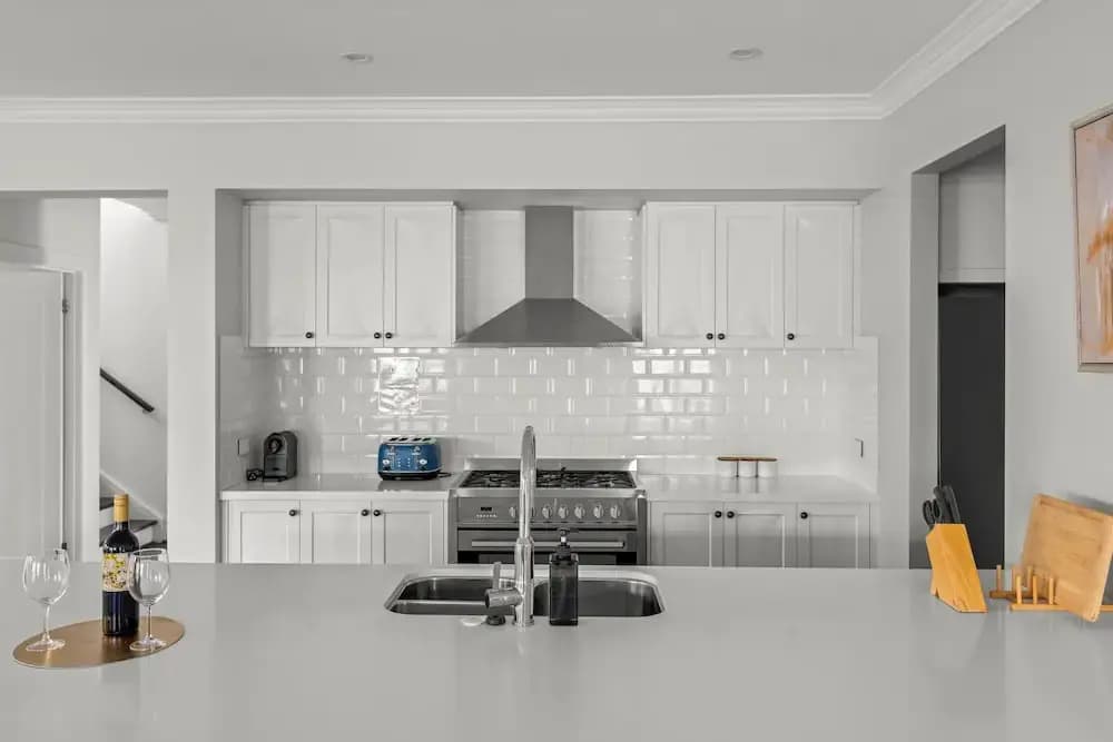 StayAU Contemporary 5BRM Families Home Point Cook - photo 10