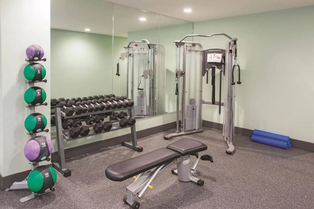 La Quinta Inn & Suites Far Rockaway - JFK Airport - photo 15
