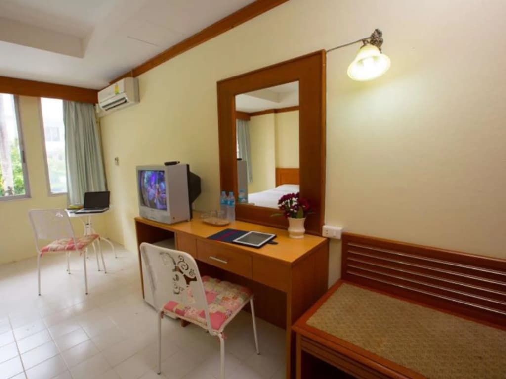 OYO 320 Regent 2002 Guest House - photo 4