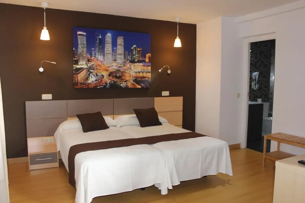 Hostal Falfes - photo 18