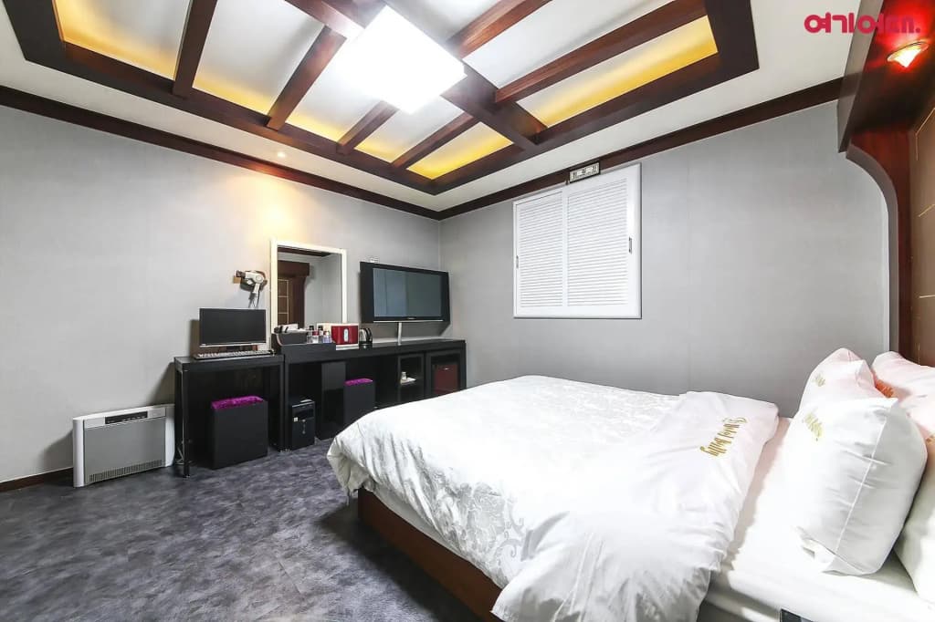 Hotel Bally - photo 1