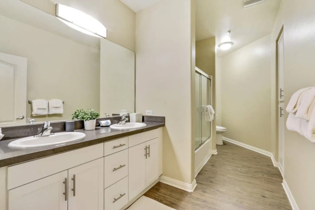 Global Luxury Suites at Lincoln Blvd - photo 8