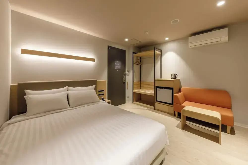 Nishitetsu Hotel Croom Bangkok Silom - photo 2