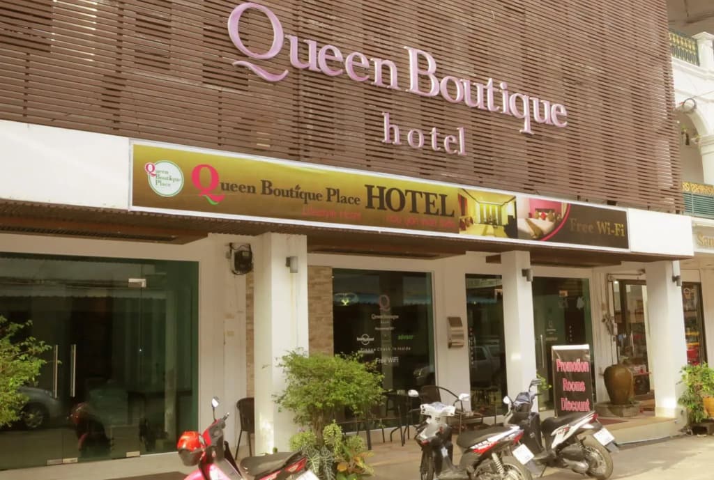 Queen Boutique Hotel - photo 1