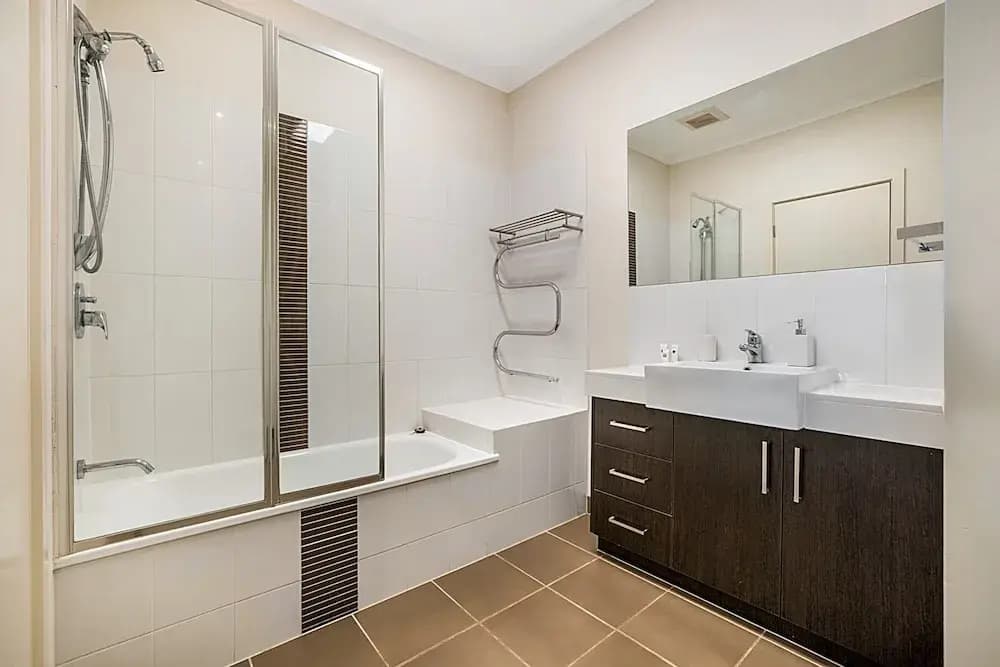 Stunning 2-bed Unit With BBQ Patio Near Dining - photo 8