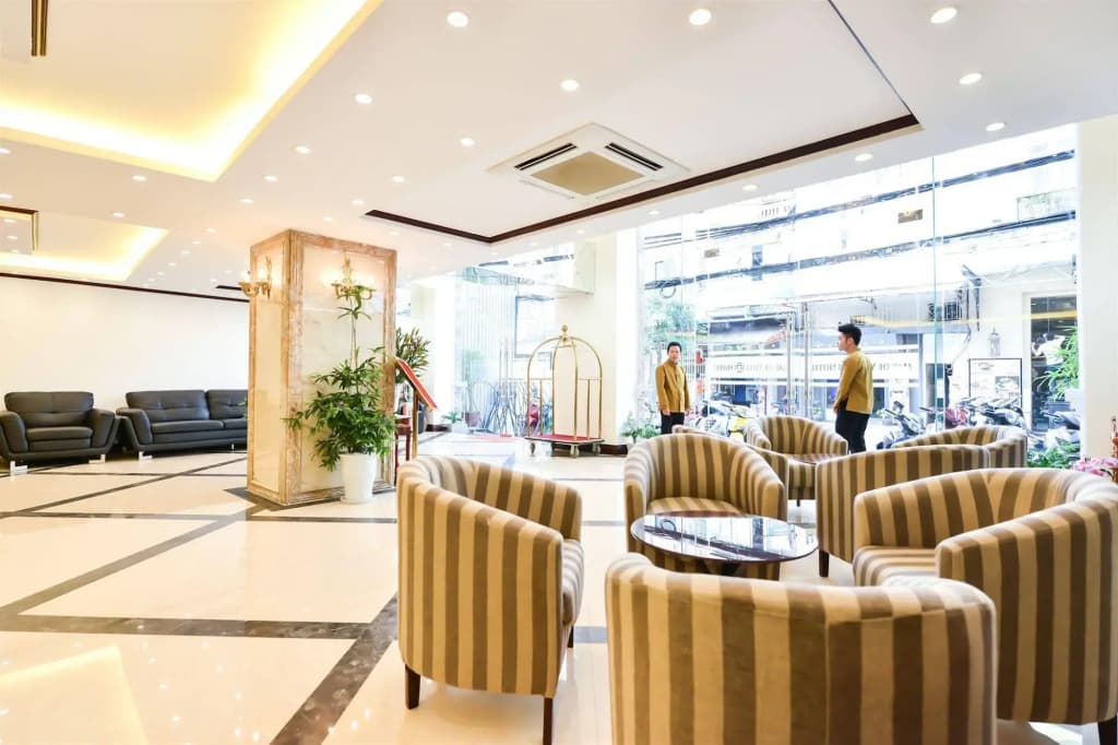 May De Ville Lakeside Hotel - photo 2