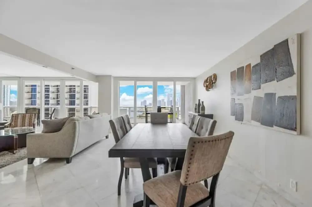 Sunny and Spacious 2 Bedroom Condo on the Bay - photo 3