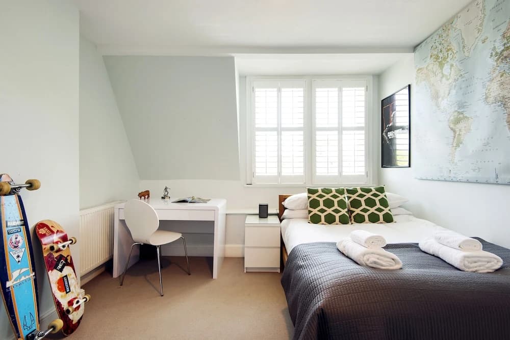 Enchanting Southfields Home by King George's Park - photo 5