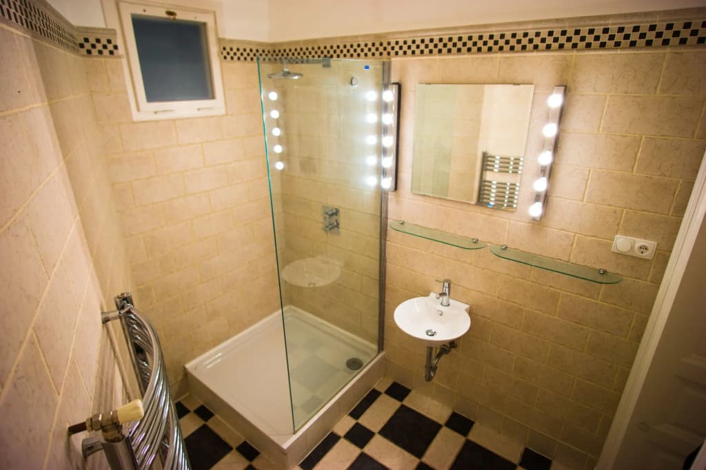 Opera Guesthouse & apartments - photo 8