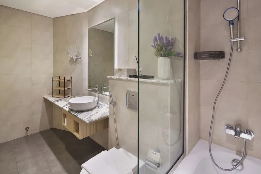 Chic 2BR in Paramount Midtown - photo 10