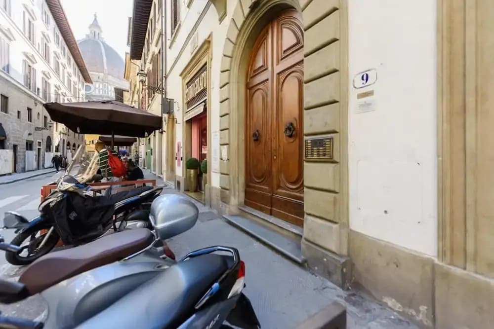 Cozy & Charming Florentine Hideaway - photo 14