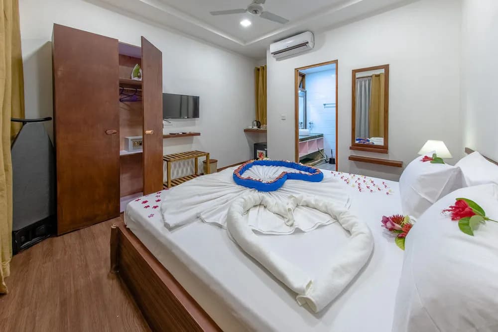 Dhiffushi White Sand Beach Hotel - photo 7