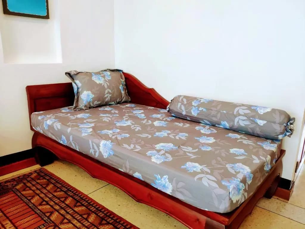 Quiet studio with king bed, kitchen and balcony - photo 3
