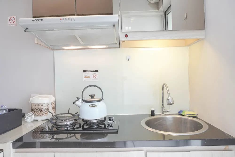 Well Designed And Cozy Studio At Bassura City Apartment - photo 8