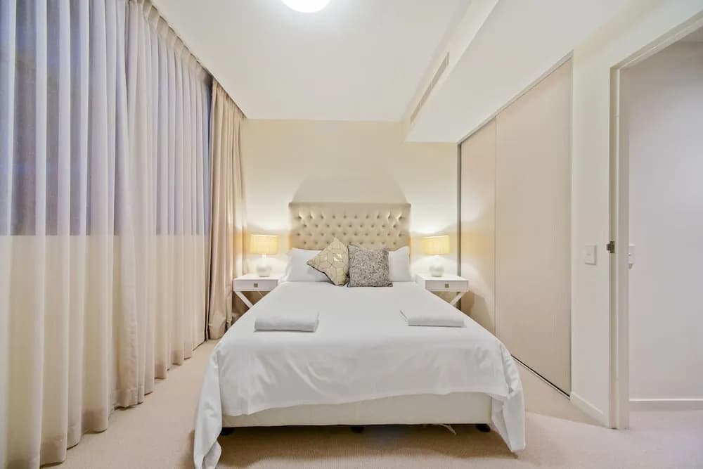 HomeHotel-Luxurious next to Shopping - photo 9