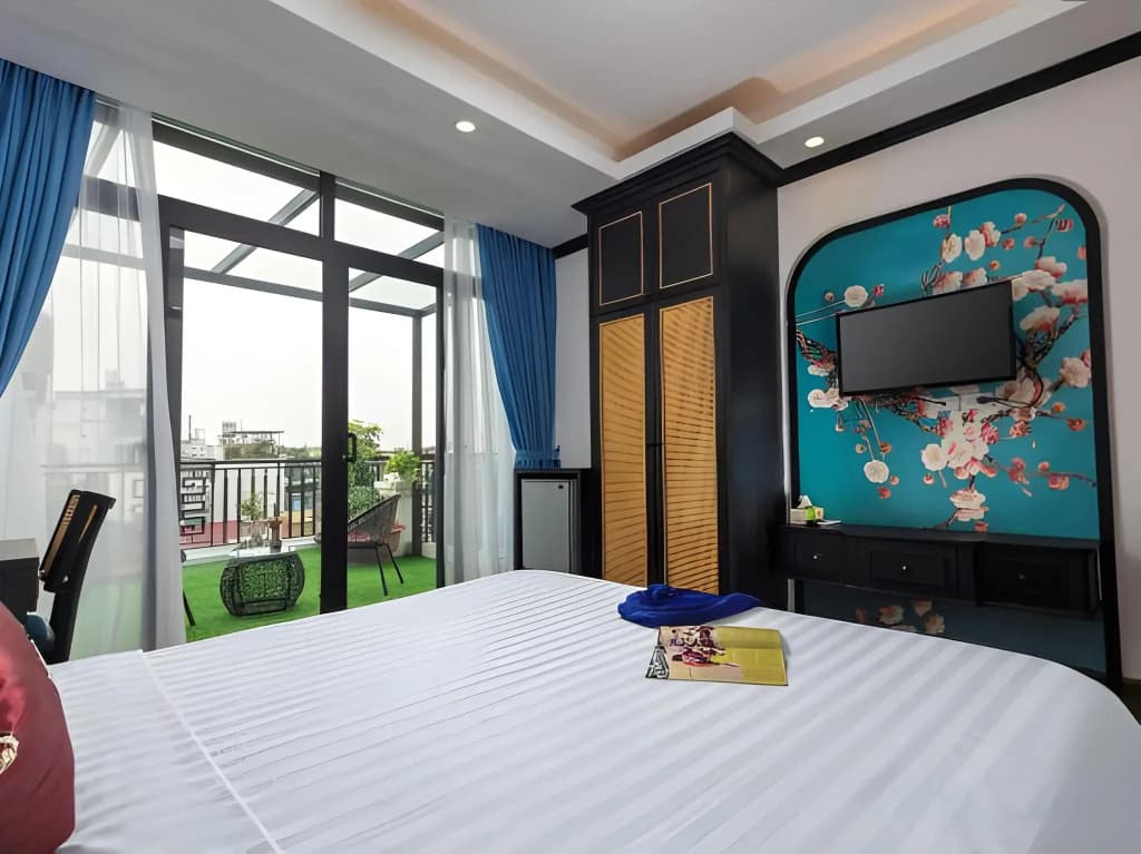 Queen Light Hotel - photo 4