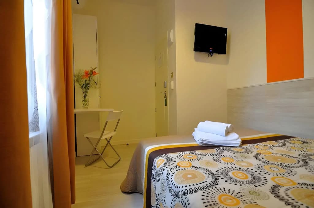 Hostal Far Home Plaza Mayor - photo 3