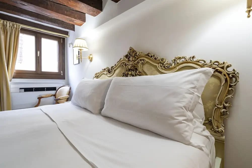 Gondola Luxury - Campo Santi Filippo e Giacomo by Wonderful Italy - photo 18