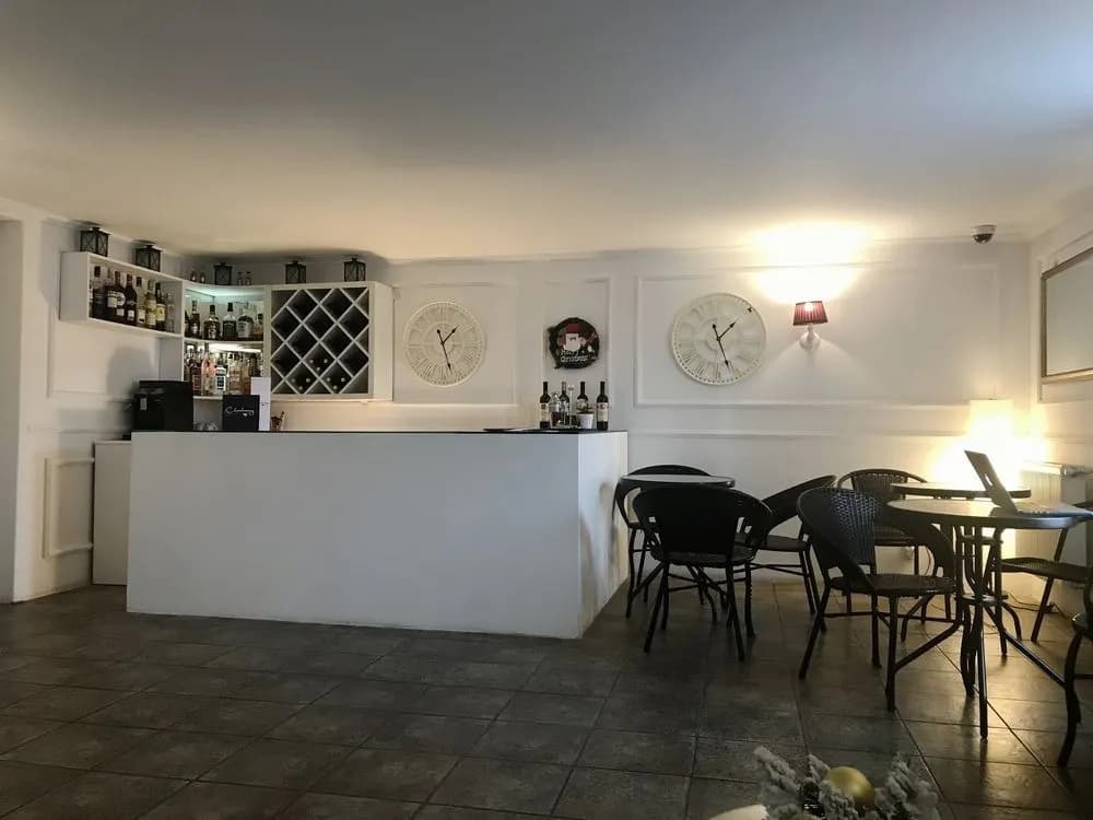 Dayroom Chardonnay Boutique Hotel - photo 17
