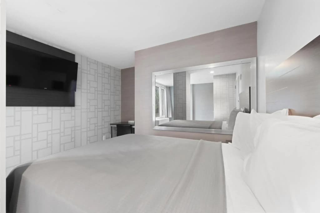 Hotel 365 Bronx - photo 11