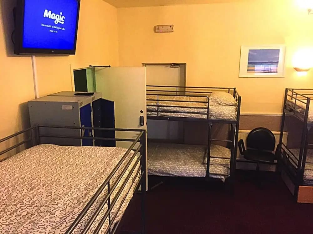Bobby's Bunkhouse - Hostel - photo 6