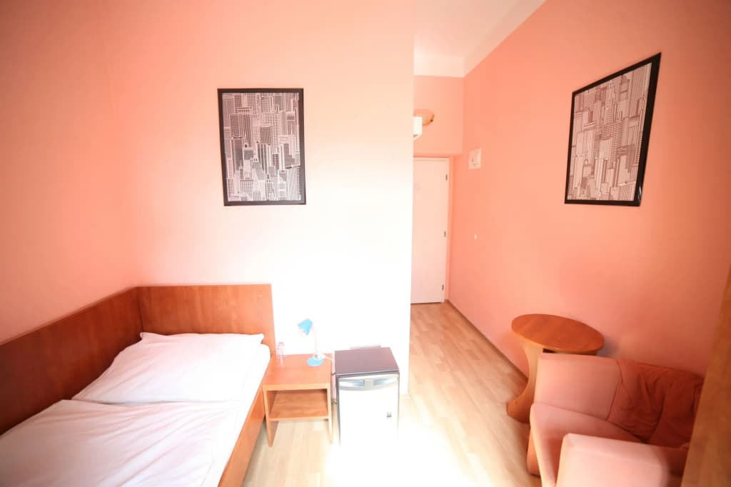 Leon hotel - photo 7