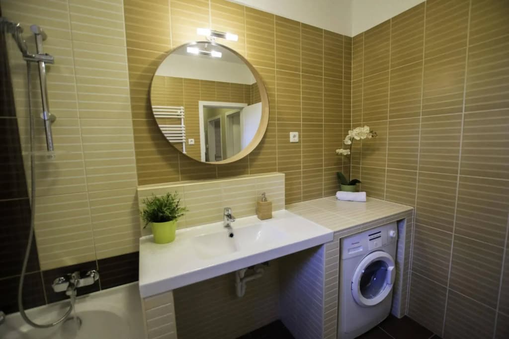 Corvin Plaza Apartments & Suites - photo 11