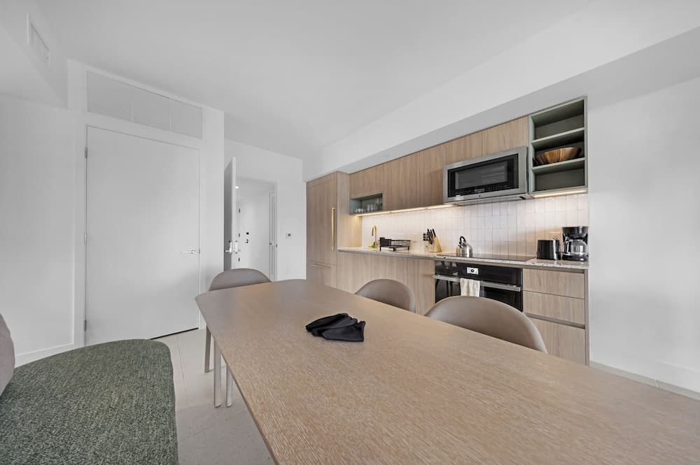 Luxury Downtown 2-BD Condo - photo 6