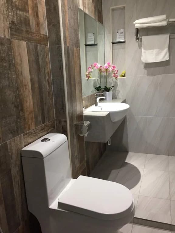 Meriton Inn Hotel - photo 8