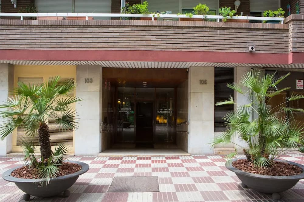 Apartment With Large And Private Terrace - photo 1