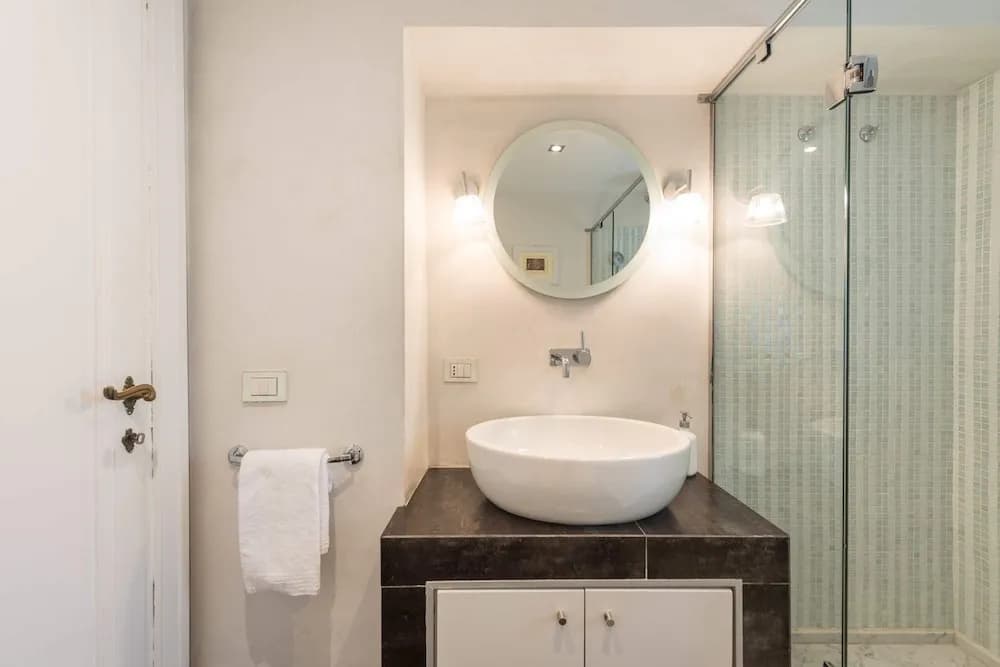 Charming 2bed Apt Overlooking Duomo - photo 7