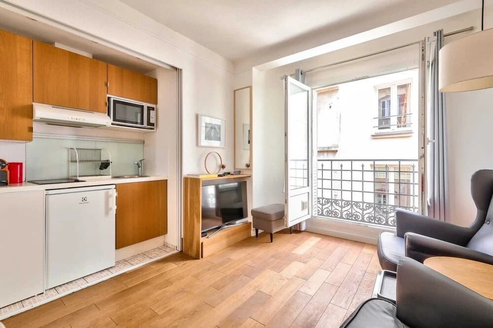 Very Nice and Charming 2 Room Apartment in Paris - photo 13