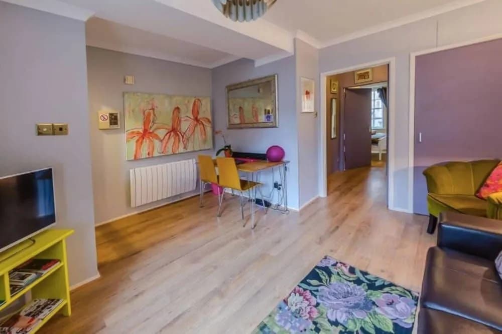 JOIVY Stylish Castle View Apartment - photo 9