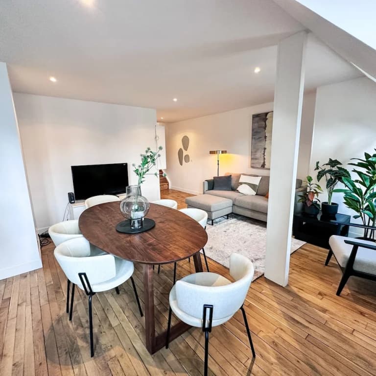 Copernic Line Elegant 3BR Apartment in Paris - photo 14