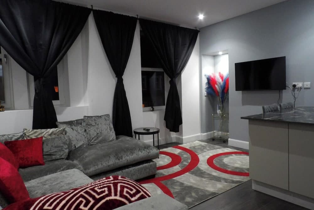 2bed Apt Sleeps 4-near Meadows Park, Parking, Wifi - photo 6