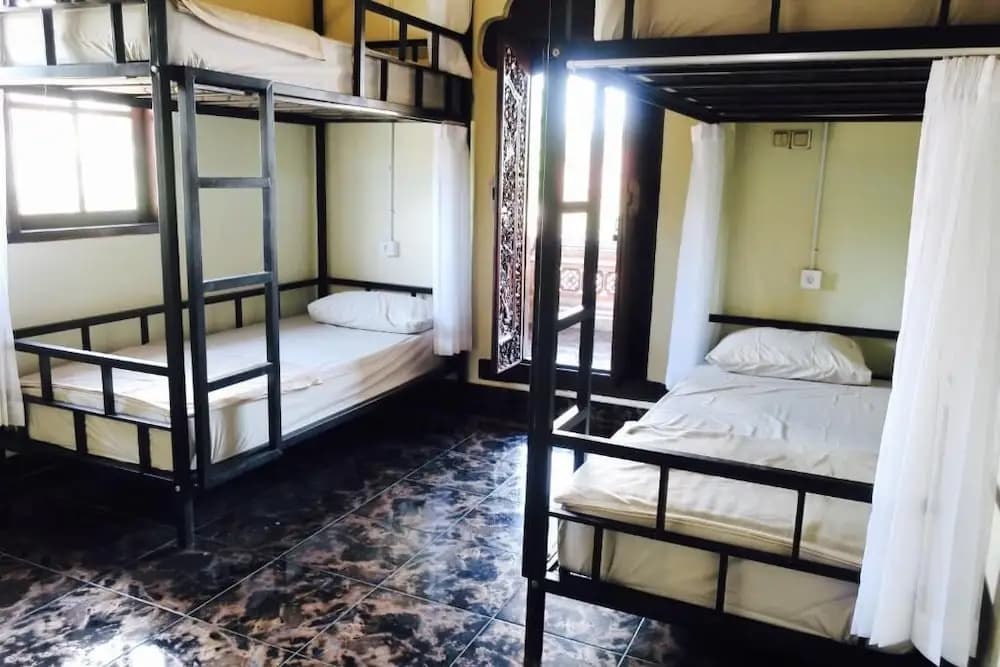 Inn Between Hostel - photo 4