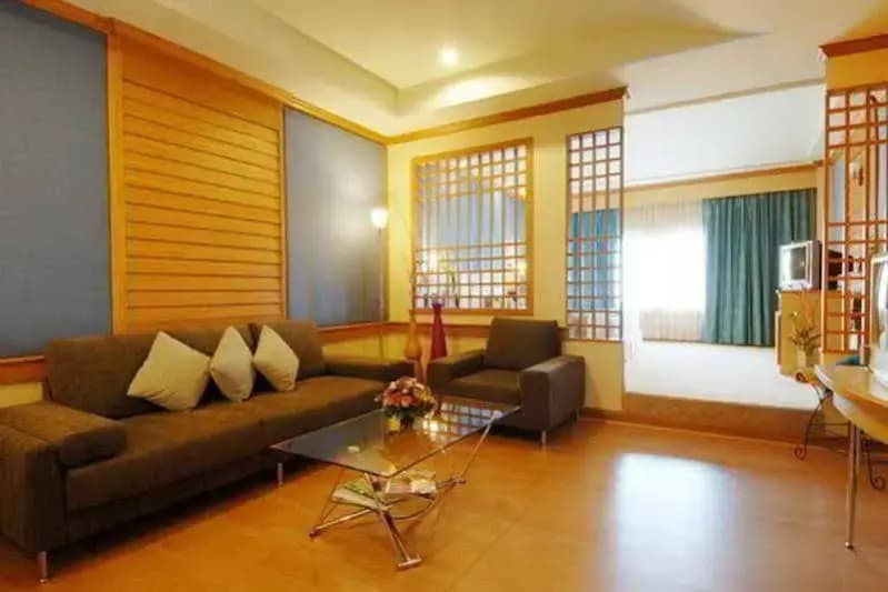 Suriwongse Tower Inn - photo 5