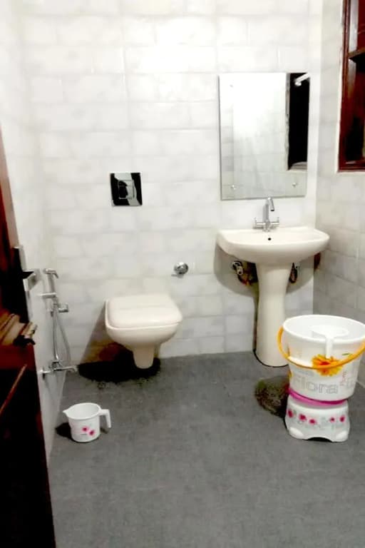 Hotel Crystal Deluxe at New Delhi Railway Station - photo 9