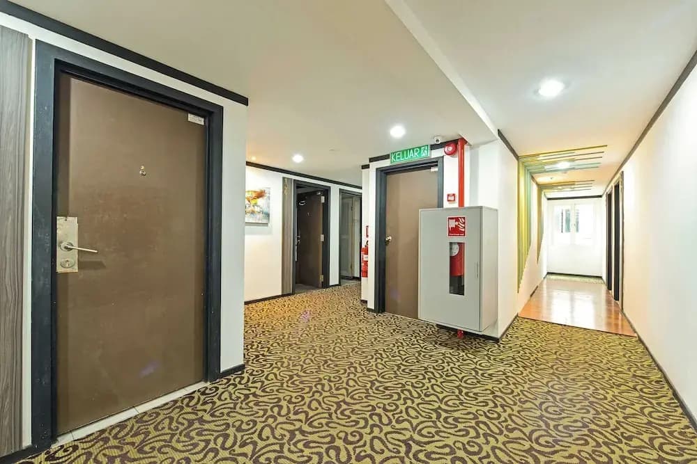 OYO 91009 One Enigma Hotel - photo 10