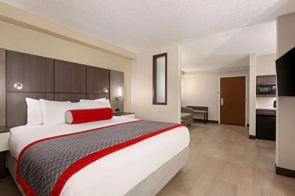 Ramada by Wyndham Suites Orlando Airport - photo 3