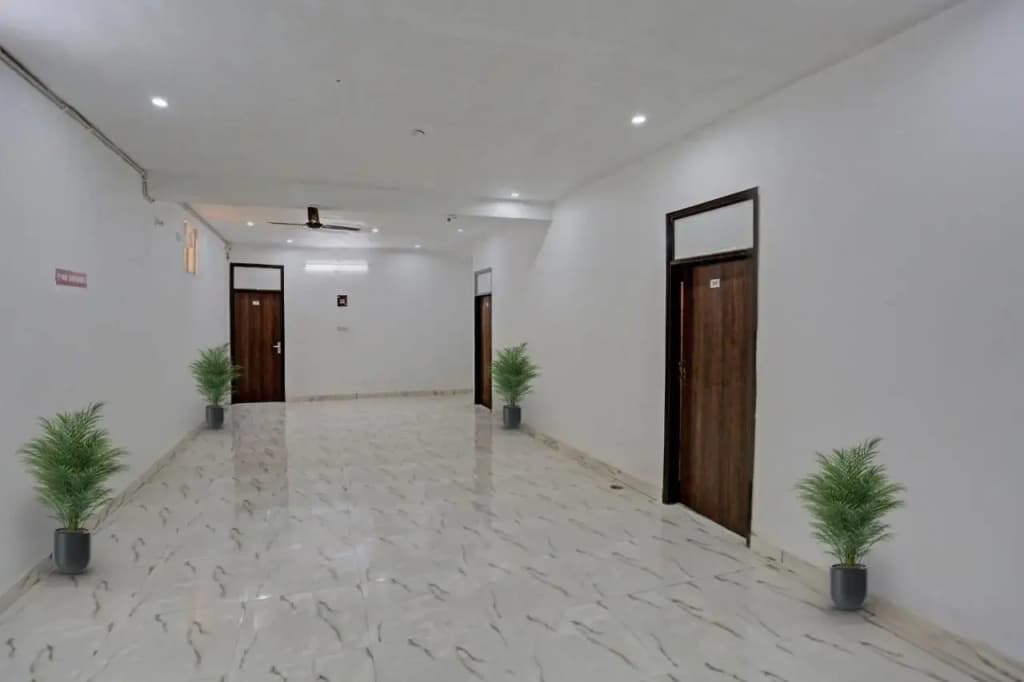 OYO Hotel Nirvan Near Jahangirpuri Metro Station - photo 12